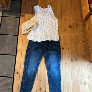 DRIFTWOOD brand denim jeans.  Mid-rise embroidered jeans.  Size 32.